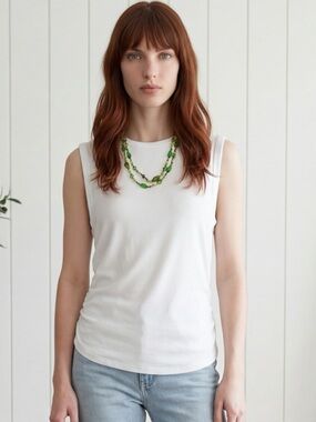 Faded Rose NWT SZ 1X white ribbed scoop neck shell with/ruching on both sides.